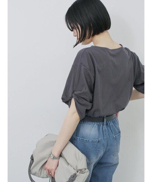 Samansa Mos2 blue（サマンサモスモスブルー）の「ツイストスリーブアソートTシャツ（Tシャツ/カットソー・レディース・ブルー/ブラック/プラム/チャコールグレー/オフホワイト・F）」の15枚目の写真