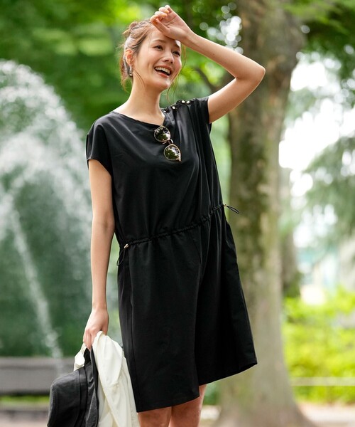 ANY SIS(エニィスィス)の「ラッシュガードシリーズ ショートサロペット(つなぎ/オールインワン・レディース・カーキ系/ブラック系・4)」の2枚目の写真