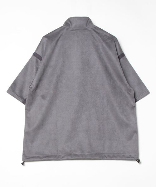 ATELANE(アテレーン)の「ATELANE フェイクスウェード 半袖 ハーフジップデザイン Tシャツ(Tシャツ/カットソー・メンズ・グレー/アイボリー/ブラック・L/XL/M)」の14枚目の写真