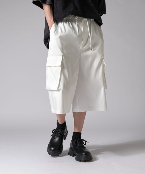 Lui's(ルイス)の「ルーズフィットカーゴショートパンツ(その他パンツ・メンズ・ブラック/ホワイト・FREE)」の3枚目の写真