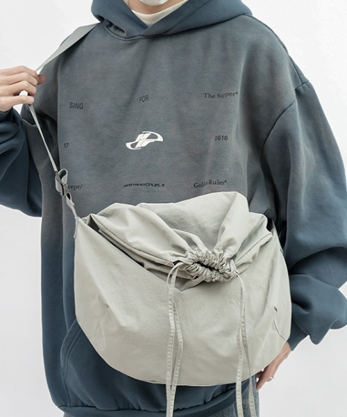 link lot（リンクロット）の「【A4対応可能】ドローストリング ナイロン ショルダー バッグ（ショルダーバッグ・メンズ・ブラック/ホワイト/グレー・F）」の14枚目の写真