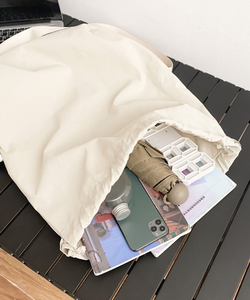 link lot（リンクロット）の「【A4対応可能】ドローストリング ナイロン ショルダー バッグ（ショルダーバッグ・メンズ・ブラック/ホワイト/グレー・F）」の10枚目の写真