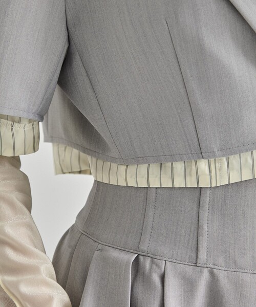 UNITED TOKYO(ユナイテッドトウキョウ)の「Half Sleeve Cropped JK|セットアップ/オケージョン/ストレッチ/防シワ/秋服(テーラードジャケット・レディース・ライトグレー/ダークグレー・1/2)」の5枚目の写真