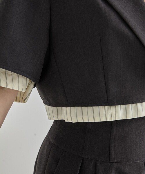 UNITED TOKYO(ユナイテッドトウキョウ)の「Half Sleeve Cropped JK|セットアップ/オケージョン/ストレッチ/防シワ/秋服(テーラードジャケット・レディース・ライトグレー/ダークグレー・1/2)」の15枚目の写真