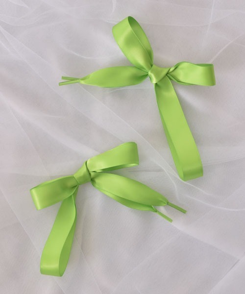 VIBGYOR Women（ヴィブジョー　ウィメン）の「【float】《推し活/推しカラー/メンカラ》幅広 サテン リボン 靴紐【30色展開】（シューズアクセサリー・レディース・スモークピンク/コーラル/ダークグリーン/ライトブルー/スカイブルー/ホワイト/パープル/ブラック/オフホワイト/グレー/レッド/ネイビー/ベージュ/ブラウン/ベビーピンク/ライトパープル/ライトイエロー/ナチュラル/ラベンダー/ワインレッド/ダークパープル/ミント/エメラルド/ライトグリーン/ブルー/グリーン/エメラルドブルー/ピンク/オレンジ/イエロー・FREE）」の11枚目の写真