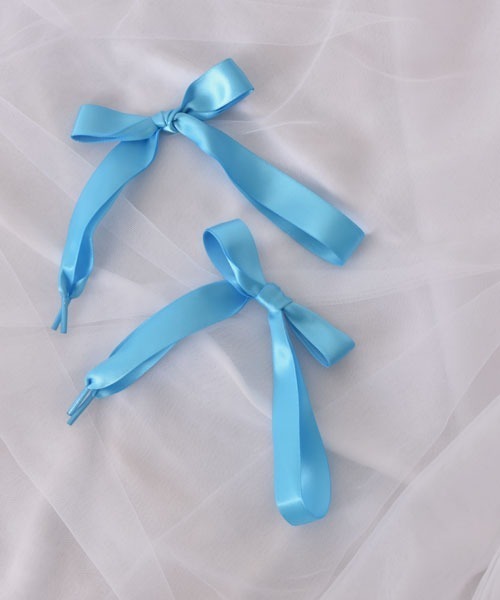 VIBGYOR Women（ヴィブジョー　ウィメン）の「【float】《推し活/推しカラー/メンカラ》幅広 サテン リボン 靴紐【30色展開】（シューズアクセサリー・レディース・スモークピンク/コーラル/ダークグリーン/ライトブルー/スカイブルー/ホワイト/パープル/ブラック/オフホワイト/グレー/レッド/ネイビー/ベージュ/ブラウン/ベビーピンク/ライトパープル/ライトイエロー/ナチュラル/ラベンダー/ワインレッド/ダークパープル/ミント/エメラルド/ライトグリーン/ブルー/グリーン/エメラルドブルー/ピンク/オレンジ/イエロー・FREE）」の14枚目の写真