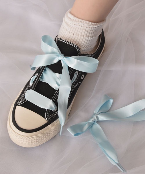 VIBGYOR Women（ヴィブジョー　ウィメン）の「【float】《推し活/推しカラー/メンカラ》幅広 サテン リボン 靴紐【30色展開】（シューズアクセサリー・レディース・スモークピンク/コーラル/ダークグリーン/ライトブルー/スカイブルー/ホワイト/パープル/ブラック/オフホワイト/グレー/レッド/ネイビー/ベージュ/ブラウン/ベビーピンク/ライトパープル/ライトイエロー/ナチュラル/ラベンダー/ワインレッド/ダークパープル/ミント/エメラルド/ライトグリーン/ブルー/グリーン/エメラルドブルー/ピンク/オレンジ/イエロー・FREE）」の15枚目の写真