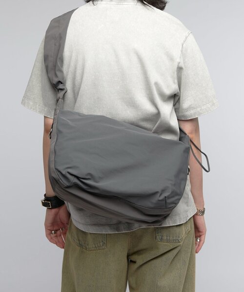 Lui's（ルイス）の「ドレープショルダーバッグ（ショルダーバッグ・メンズ・チャコールグレー/ブラック・FREE）」の17枚目の写真