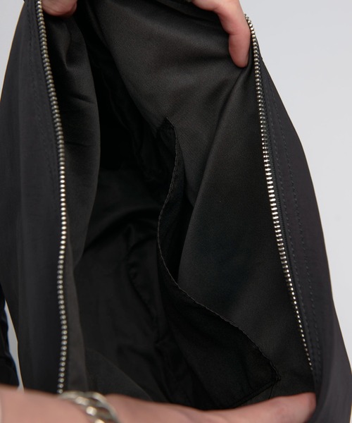 Lui's（ルイス）の「ドレープショルダーバッグ（ショルダーバッグ・メンズ・チャコールグレー/ブラック・FREE）」の7枚目の写真