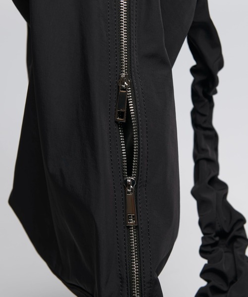 Lui's（ルイス）の「ドレープショルダーバッグ（ショルダーバッグ・メンズ・チャコールグレー/ブラック・FREE）」の9枚目の写真