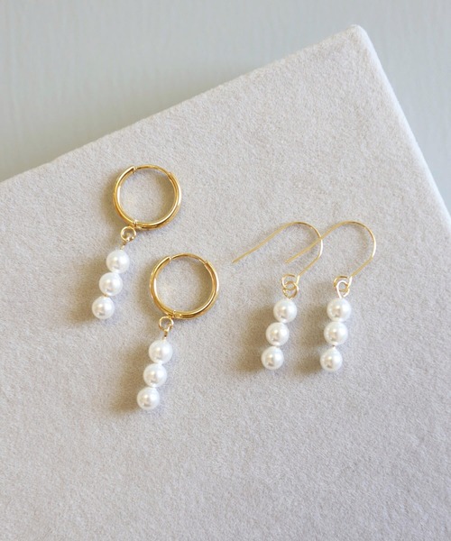 CERCA（チェルカ）の「KAM.accessory/サージカルステンレス316L/金属アレルギー対応/3連パールピアス（ピアス（両耳用）・レディース・ゴールド系1/シルバー系2/ゴールド系2/シルバー系1・FREE）」の3枚目の写真