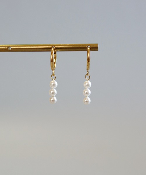 CERCA（チェルカ）の「KAM.accessory/サージカルステンレス316L/金属アレルギー対応/3連パールピアス（ピアス（両耳用）・レディース・ゴールド系1/シルバー系2/ゴールド系2/シルバー系1・FREE）」の10枚目の写真