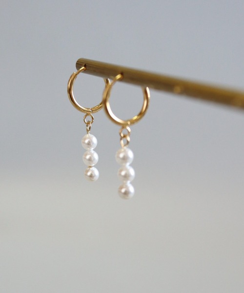 CERCA（チェルカ）の「KAM.accessory/サージカルステンレス316L/金属アレルギー対応/3連パールピアス（ピアス（両耳用）・レディース・ゴールド系1/シルバー系2/ゴールド系2/シルバー系1・FREE）」の12枚目の写真