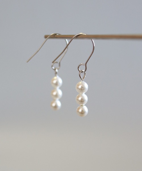 CERCA（チェルカ）の「KAM.accessory/サージカルステンレス316L/金属アレルギー対応/3連パールピアス（ピアス（両耳用）・レディース・ゴールド系1/シルバー系2/ゴールド系2/シルバー系1・FREE）」の16枚目の写真