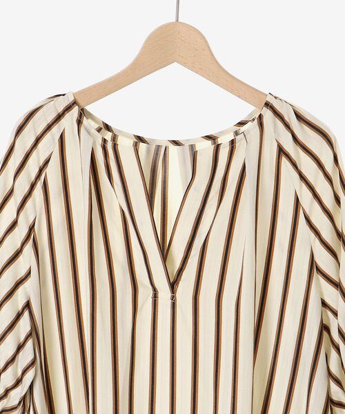 le.coeur blanc（ルクールブラン）の「ストライプVネックワンピース（ワンピース・レディース・グリーン系その他/ホワイト系その他2・38）」の3枚目の写真