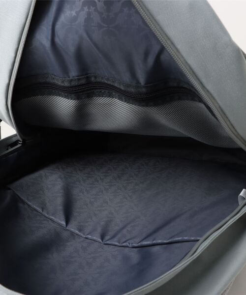 KANGOL（カンゴール）の「【KANGOL 】ボックスロゴ メッシュポケット ＆ フラップポケット リュック / バックパック（バックパック/リュック・メンズ・ブラック/オフホワイト/グレー・FREE）」の6枚目の写真