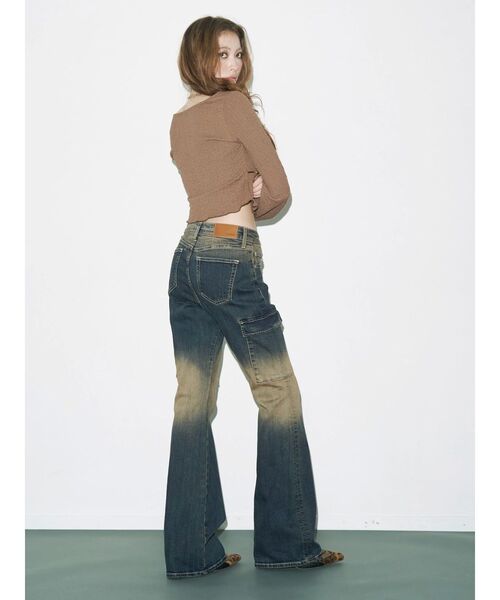 EVRIS(エヴリス)の「グラデーションフレアデニムパンツ【セットアップ着用可能】(デニムパンツ・レディース・ブラウン/ブルー/インディゴブルー・SMALL/MEDIUM)」の11枚目の写真
