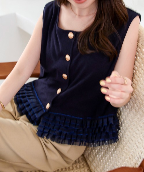 KOBE LETTUCE(コウベレタス)の「裾フリルショートジレ(ベスト・レディース・ネイビー/ホワイト系/ブラック・M)」の4枚目の写真