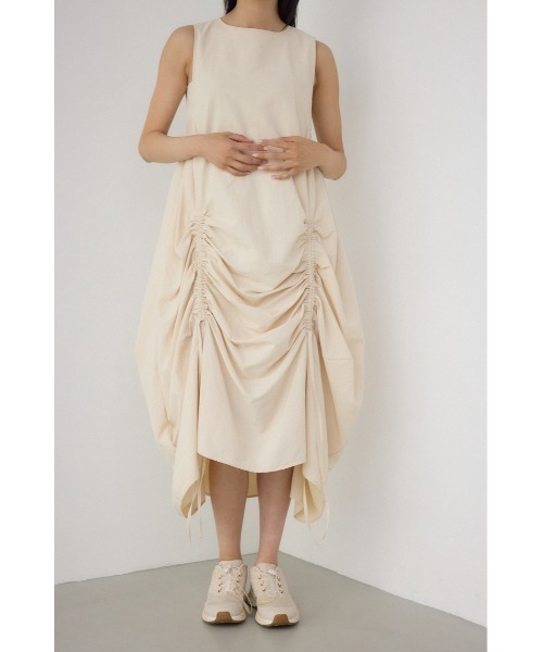 PLUS(プラス)の「【PLUS】ギャザーイレヘムワンピース(ワンピース・レディース・アイボリー/ブラック/ブルー・FREE)」の2枚目の写真