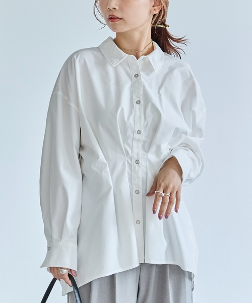 LAVEANGE（ラビアンジェ）の「【好機能シリーズ】抗菌/防臭/防シワ | ウエストタックシャツ（シャツ/ブラウス・レディース・ブラック/ブルー/オフホワイト・4L/3L/LL/M/5L）」の2枚目の写真