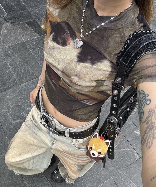 VIBGYOR(ヴィブジョー)の「【LAMPOON】CATTシャツ(Tシャツ/カットソー・レディース・モカ・MEDIUM/LARGE/SMALL)」の2枚目の写真