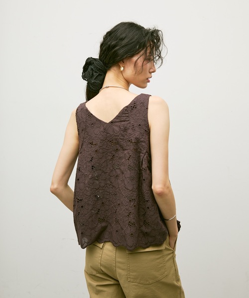 Lutim by u（ルチバイユー）の「Embroidery sleeveless blouse / エンブロイダリーノースリーブブラウス（シャツ/ブラウス・レディース・グリーン/ブラウン/ナチュラル・FREE）」の6枚目の写真