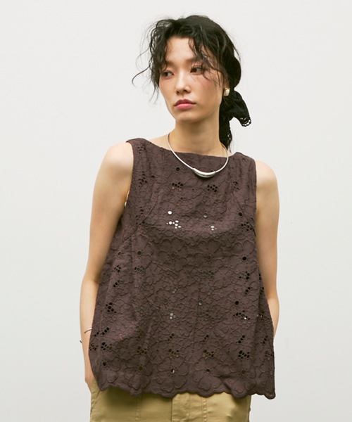 Lutim by u（ルチバイユー）の「Embroidery sleeveless blouse / エンブロイダリーノースリーブブラウス（シャツ/ブラウス・レディース・グリーン/ブラウン/ナチュラル・FREE）」の4枚目の写真