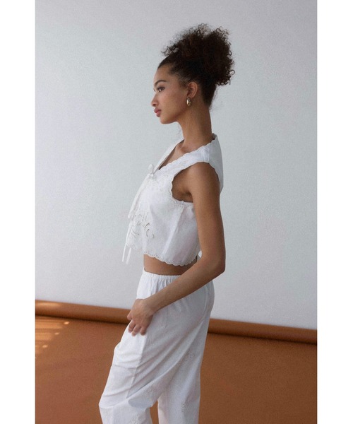 ALEXIA STAM（アリシアスタン）の「Embroidery Sleeveless Blouse /刺繍ノースリーブブラウス（シャツ/ブラウス・レディース・チャコールグレー/ピンク/ホワイト・FREE）」の21枚目の写真