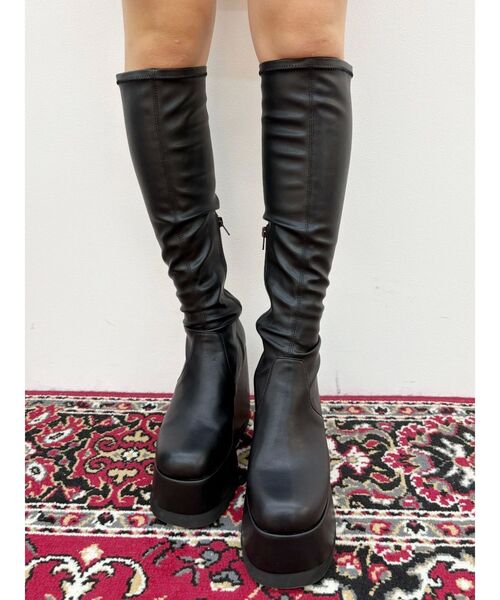 EVRIS(エヴリス)の「ロングチャンキーヒールブーツ(ブーツ・レディース・ベージュ/ブラック・SMALL/MEDIUM/LARGE)」の9枚目の写真