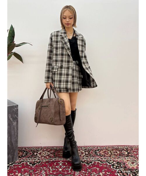 EVRIS(エヴリス)の「ロングチャンキーヒールブーツ(ブーツ・レディース・ベージュ/ブラック・SMALL/MEDIUM/LARGE)」の6枚目の写真