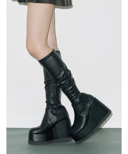 EVRIS(エヴリス)の「ロングチャンキーヒールブーツ(ブーツ・レディース・ベージュ/ブラック・SMALL/MEDIUM/LARGE)」の2枚目の写真