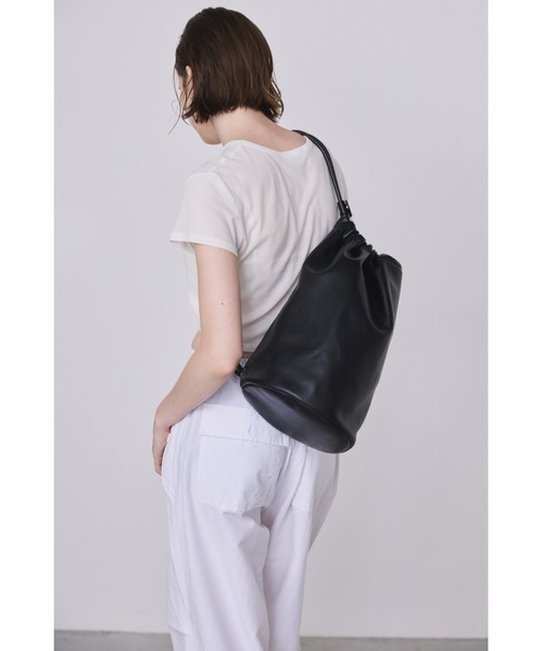 un/neu(アンノイ)の「フェイクレザーワンショルダーデイバッグ / バケツ型ショルダー / ペットボトル収納可能(ボディバッグ/ウエストポーチ・レディース・ブラック/ブラウン・FREE)」の8枚目の写真