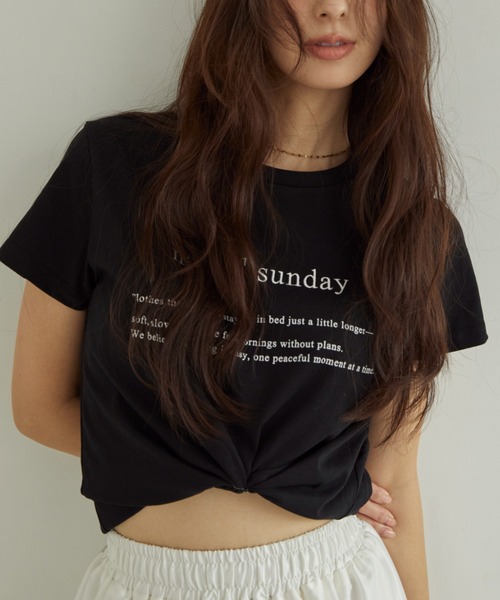 ACYM（アシーム）の「コンパクトロゴTシャツ（Tシャツ/カットソー・レディース・ブラック/ホワイト・FREE）」の2枚目の写真