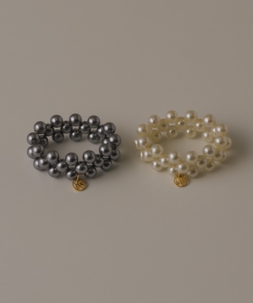 muku（ムク）の「BRACELET・HAIR TIE/PEARL（ブレスレット・レディース・ホワイト/グレー・FREE）」の2枚目の写真