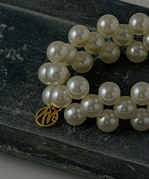 muku（ムク）の「BRACELET・HAIR TIE/PEARL（ブレスレット・レディース・ホワイト/グレー・FREE）」の13枚目の写真