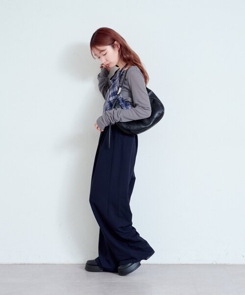 Kastane(カスタネ)の「【WEB限定/全人類パンツ/2サイズ展開/裏地無し】ピンストライプスラックス(スラックス・レディース・ネイビー/グレー/グレー系その他/ブラウン/ブルー系その他/ブラック系その他/ブラック/アイボリー/ブルー系その他2・1/0)」の11枚目の写真