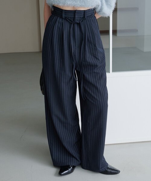 カミエル ブラックネイビー ストライプ スラックス ワイド グラフペーパー Kastane（カスタネ）の「【新色追加/2サイズ展開/低身長サイズ/無地