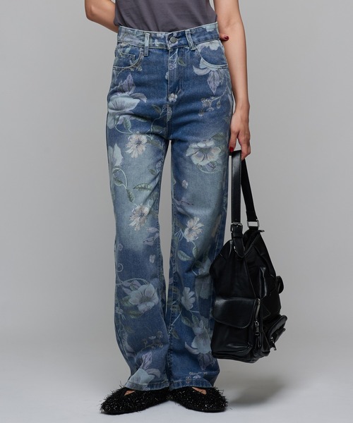Narcissus(ナルシス)の「【総柄】フラワープリントデニムパンツ《動画あり》(デニムパンツ・レディース・ブルー・FREE)」の1枚目の写真