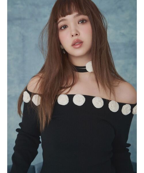 CALNAMUR（カルナムール）の「3Dローズチョーカー付きニット（ニット/セーター・レディース・レッド/グレー/ブラック・FREE）」の21枚目の写真