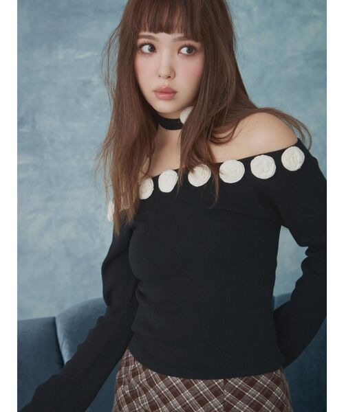 CALNAMUR（カルナムール）の「3Dローズチョーカー付きニット（ニット/セーター・レディース・レッド/グレー/ブラック・FREE）」の22枚目の写真