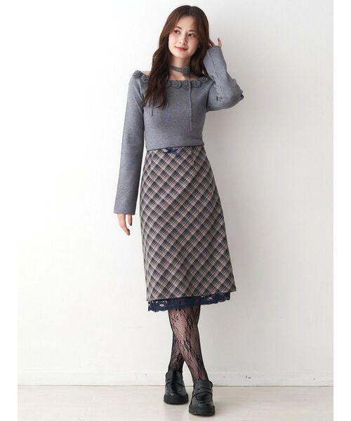 CALNAMUR（カルナムール）の「3Dローズチョーカー付きニット（ニット/セーター・レディース・レッド/グレー/ブラック・FREE）」の11枚目の写真