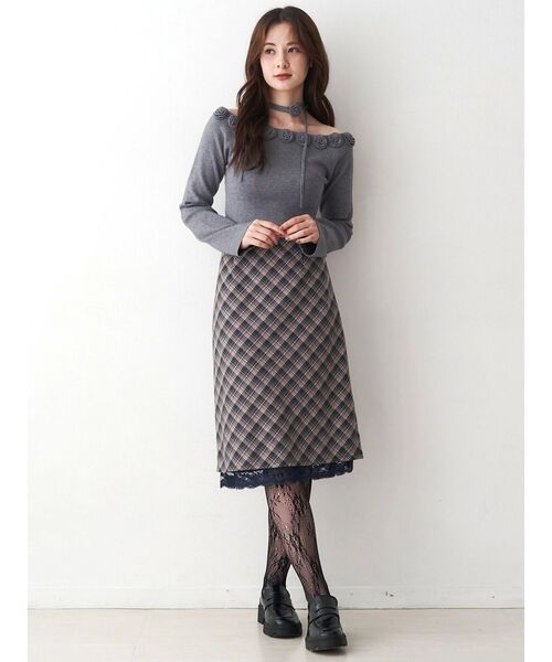 CALNAMUR（カルナムール）の「3Dローズチョーカー付きニット（ニット/セーター・レディース・レッド/グレー/ブラック・FREE）」の10枚目の写真