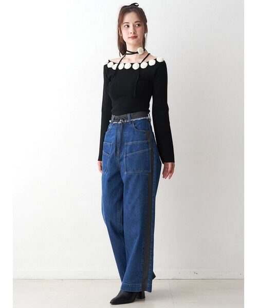 CALNAMUR（カルナムール）の「3Dローズチョーカー付きニット（ニット/セーター・レディース・レッド/グレー/ブラック・FREE）」の4枚目の写真