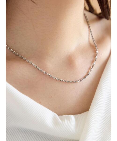 ehka sopo（エヘカソポ）の「ねじれネックレス（ネックレス・レディース・シルバー・F）」の4枚目の写真