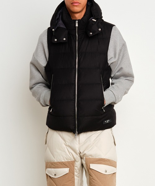 TATRAS(タトラス)の「TATRAS(タトラス) LEONARDO レオナール(ダウンベスト・メンズ・ブラック/チャコールグレー・3/2/4)」の2枚目の写真