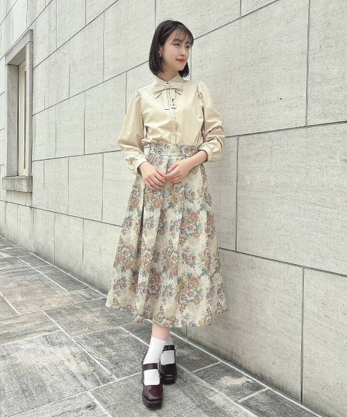 F i.n.t（フィント）の「タイ付きロングポイントカラーシャツ（シャツ/ブラウス・レディース・オフホワイト/ライトベージュ・FREE）」の7枚目の写真