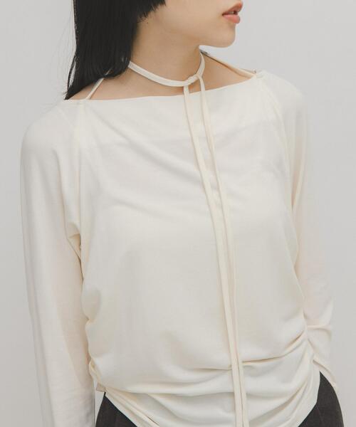 KBF（ケイビーエフ）の「ドレープリボントップス（Tシャツ/カットソー・レディース・アイボリー/ブラック/チャコールグレー・ONE）」の4枚目の写真