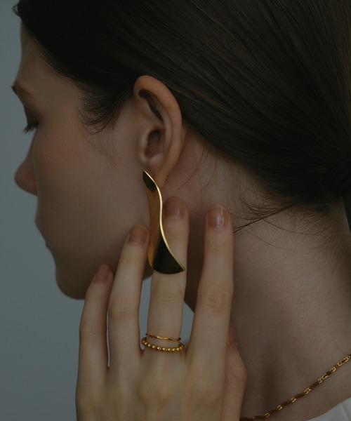 CENE（セネ）の「【CENE】セネ/ニュアンスモールディングピアス（ピアス（両耳用）・レディース・ゴールド/シルバー・FREE）」の4枚目の写真