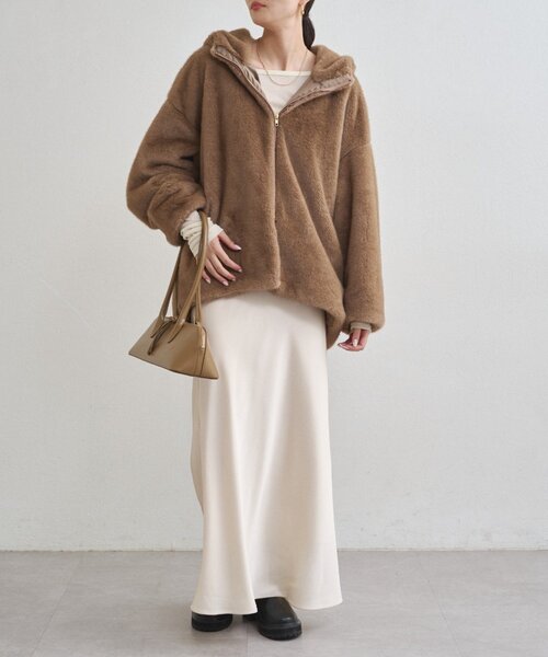 LOUNGEDRESS（ラウンジドレス）の「フードフェイクファーブルゾン（ブルゾン・レディース・ブラウン/ベージュ・FREE/SMALL）」の11枚目の写真