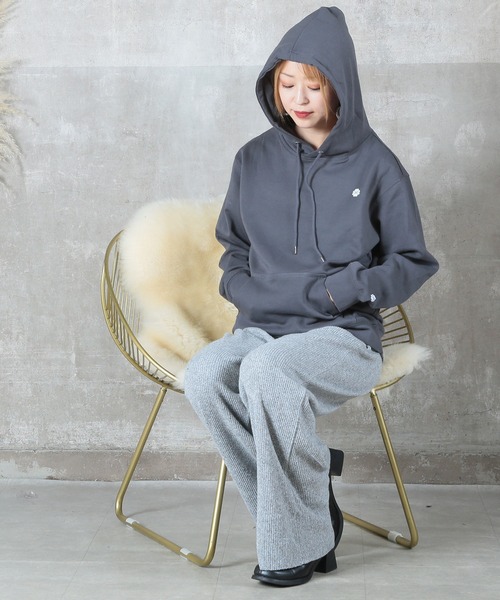 CLOVER DEPOT(クローバーデポ)の「「NOT型崩れ」ゆるパーカー/フード付きロゴスウェット(CLOVER DEPOT)(スウェット・レディース・グリーン/ベージュ/ネイビー/ブラック・M/L/XL)」の19枚目の写真